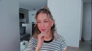 https://onlyfans.com/bella_model's Live Cam