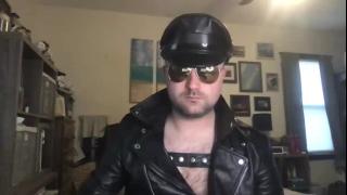 the guy in leather's Live Cam